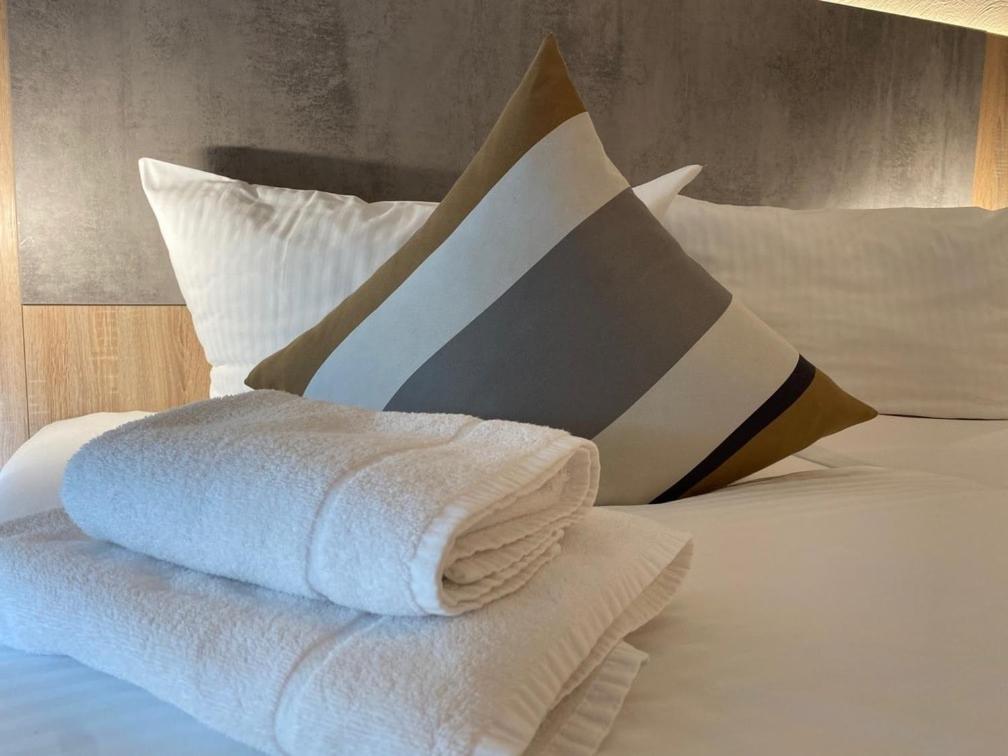 Hotel Gloria Алсдорф Екстериор снимка
